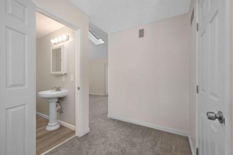 1409 Amesbury Dr, Cincinnati, OH 45231 photo 18