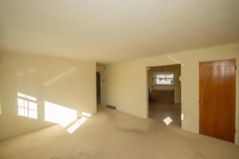 9726 Woodmill Ln, Cincinnati, OH 45231 photo 3