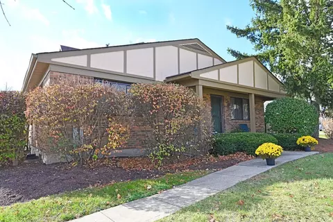 467 Vancouver Ct, Cincinnati, OH 45244 photo 2