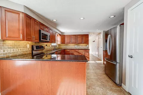 2497 Crest Rd, Cincinnati, OH 45231 photo 3
