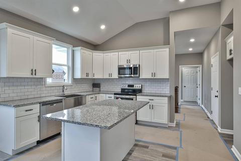3389 Forestview Gardens Dr, Cincinnati, OH 45211 photo 9