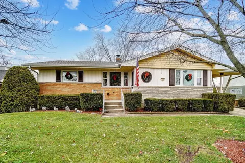 752 Converse Dr, Forest Park, OH 45240 photo 1