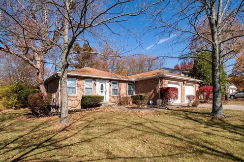 934 Sarbrook Dr, Cincinnati, OH 45231 photo 2
