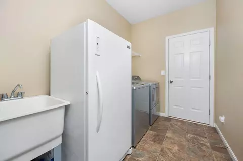 3389 Elbert Dr, Hamilton, OH 45011 photo 21