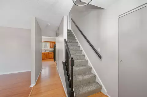 1001 Hearthstone Dr, Cincinnati, OH 45231 photo 3