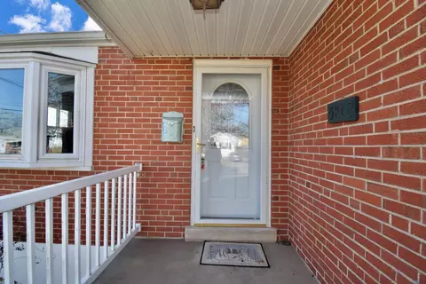 5863 Devon Ct, Cincinnati, OH 45248 photo 3