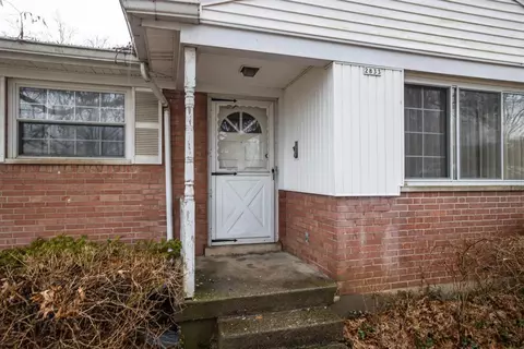 2833 Almester Dr, Cincinnati, OH 45211 photo 2