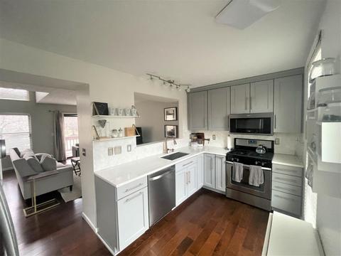 1010 John St, Cincinnati, OH 45203 photo 2