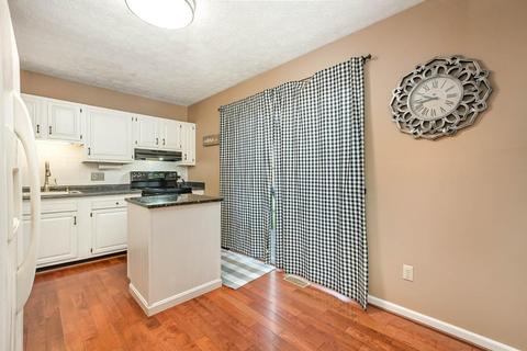 4815 Stoneybrook Rd, Cincinnati, OH 45244 photo 9