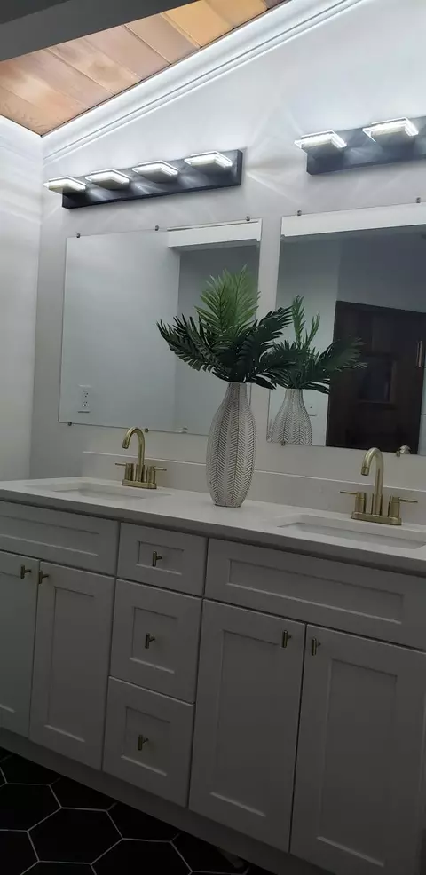 10010 Daly Rd, Cincinnati, OH 45231 photo 21