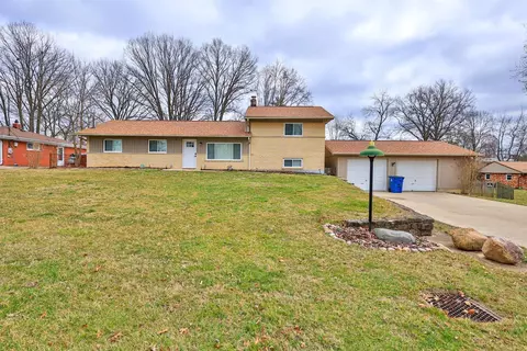 4306 Terrace Dr, Cincinnati, OH 45245 photo 1