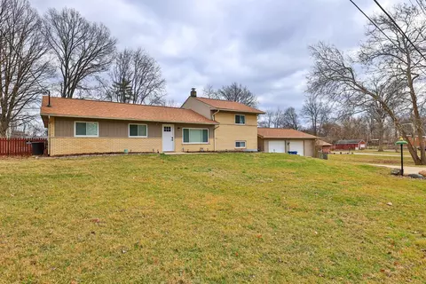 4306 Terrace Dr, Cincinnati, OH 45245 photo 2