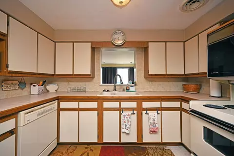 3942 Gardner Ln, Cincinnati, OH 45245 photo 5