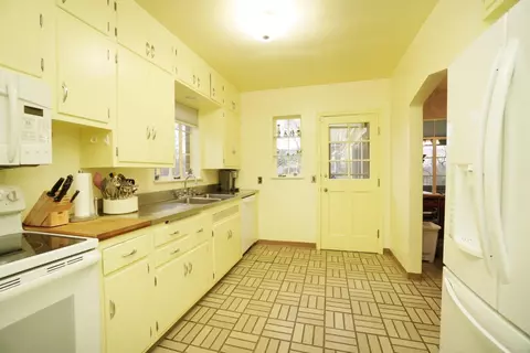 122 Forest Ave, Wyoming, OH 45215 photo 9