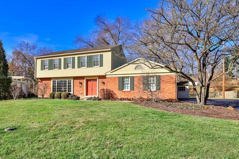 10347 Lochcrest Dr, Cincinnati, OH 45231 photo 2