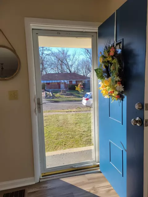 8688 Balboa Dr, Cincinnati, OH 45231 photo 2