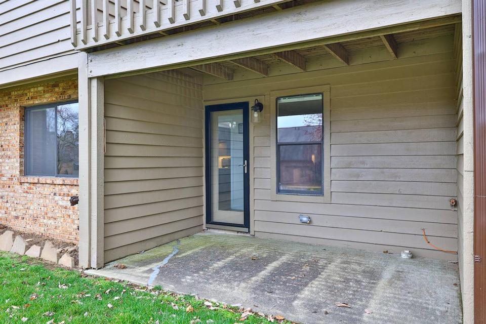  40 Rolling Hills Dr, Wyoming, OH 45215 photo 24