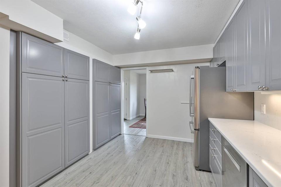  40 Rolling Hills Dr, Wyoming, OH 45215 photo 31