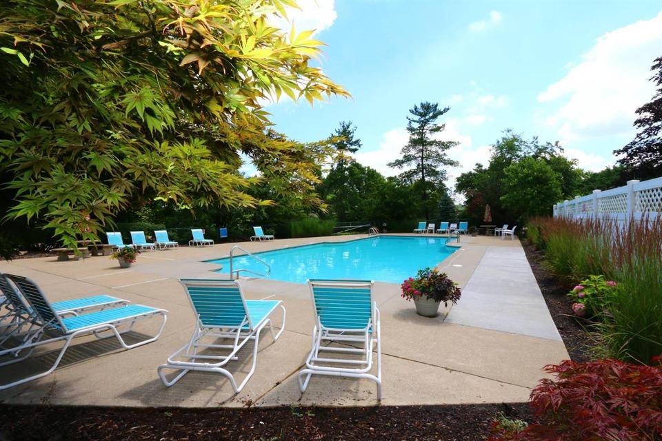  40 Rolling Hills Dr, Wyoming, OH 45215 photo 36