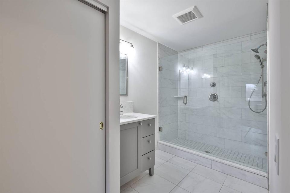  40 Rolling Hills Dr, Wyoming, OH 45215 photo 18