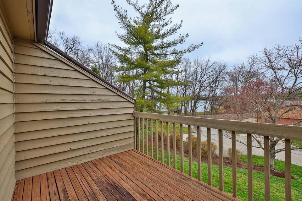  40 Rolling Hills Dr, Wyoming, OH 45215 photo 22