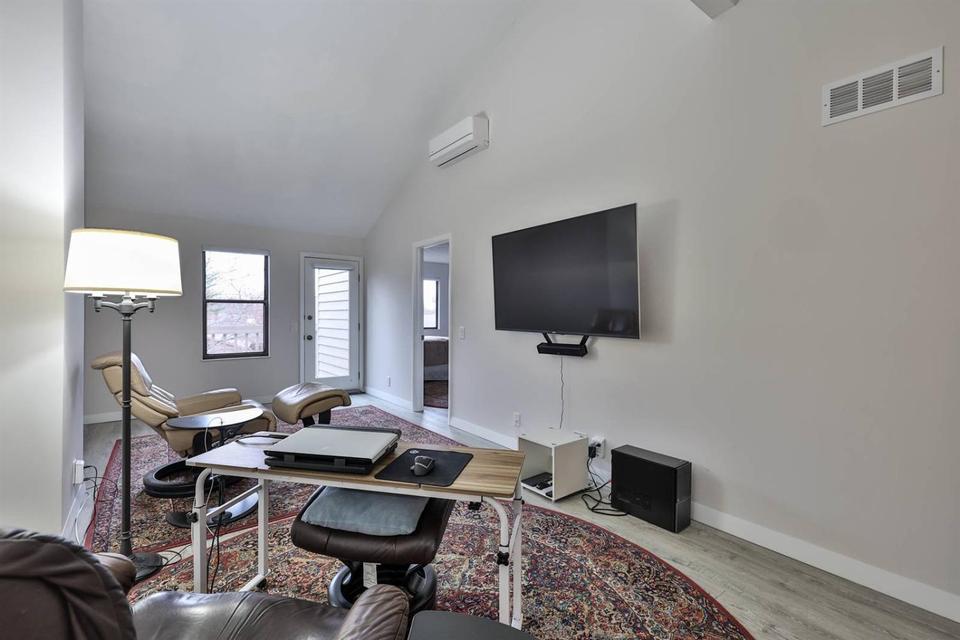  40 Rolling Hills Dr, Wyoming, OH 45215 photo 4