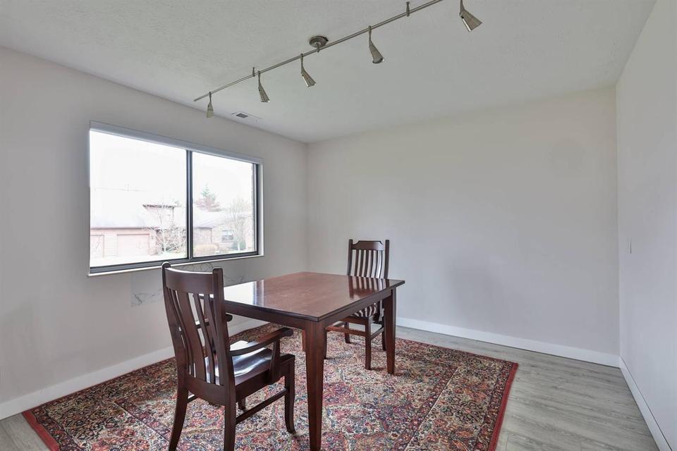  40 Rolling Hills Dr, Wyoming, OH 45215 photo 9