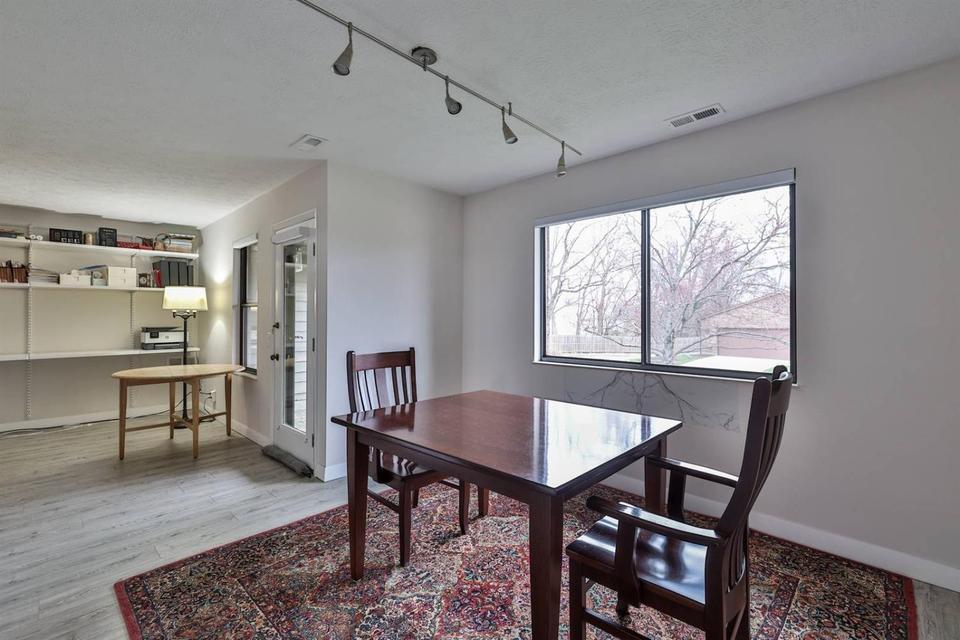  40 Rolling Hills Dr, Wyoming, OH 45215 photo 11