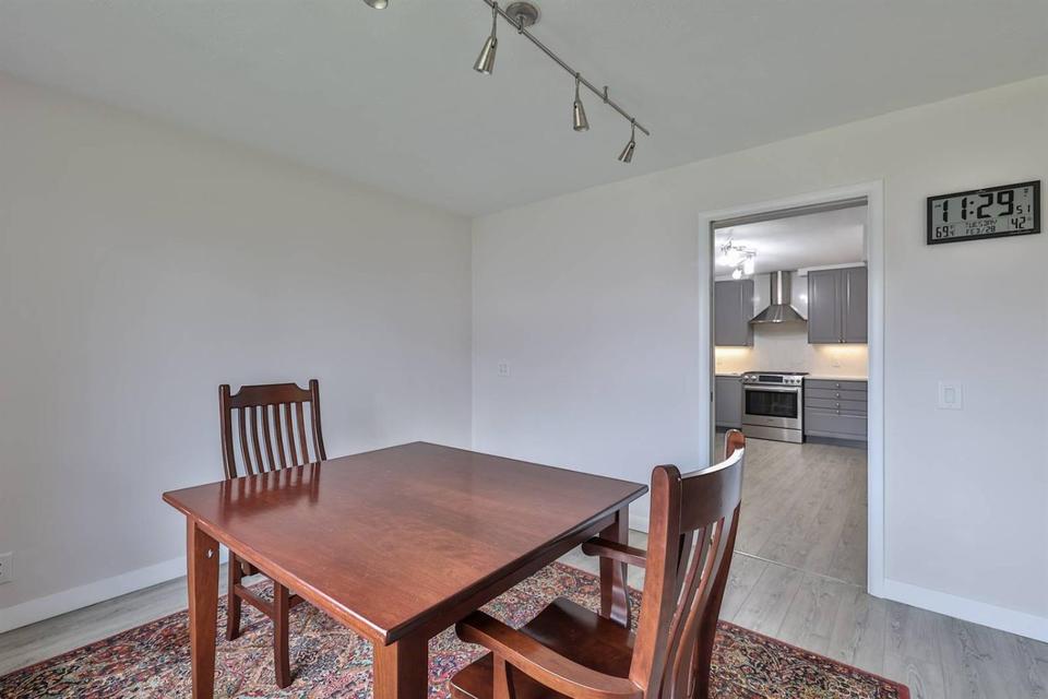  40 Rolling Hills Dr, Wyoming, OH 45215 photo 10