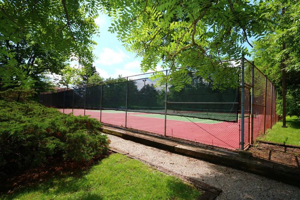  40 Rolling Hills Dr, Wyoming, OH 45215 photo 37