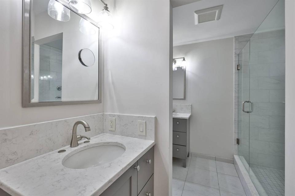  40 Rolling Hills Dr, Wyoming, OH 45215 photo 17