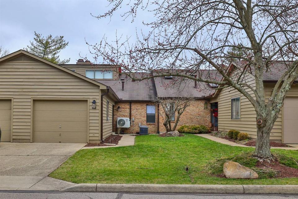  40 Rolling Hills Dr, Wyoming, OH 45215 photo 1