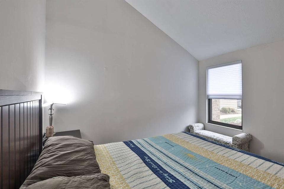  40 Rolling Hills Dr, Wyoming, OH 45215 photo 19