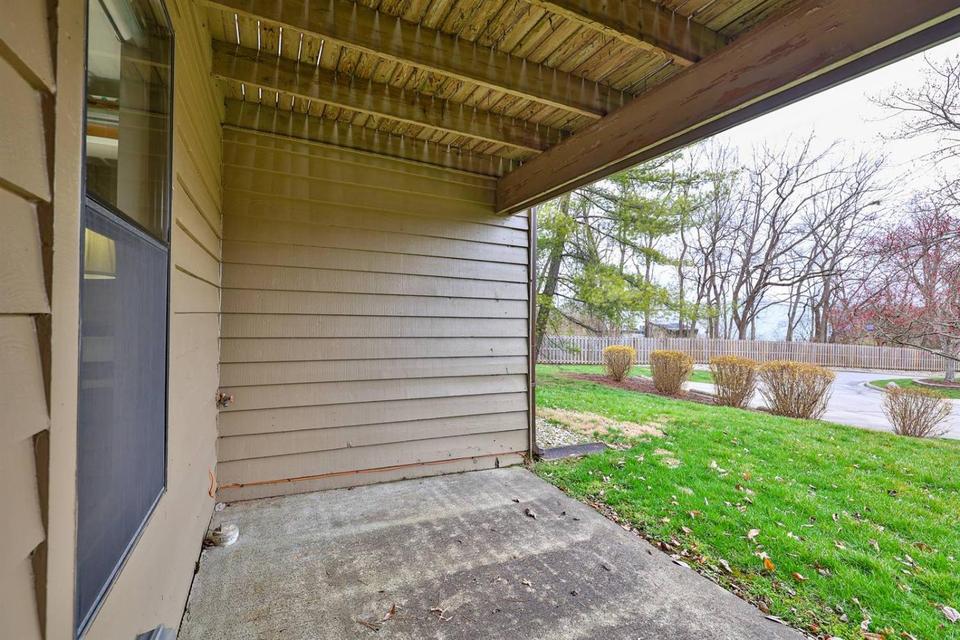  40 Rolling Hills Dr, Wyoming, OH 45215 photo 25