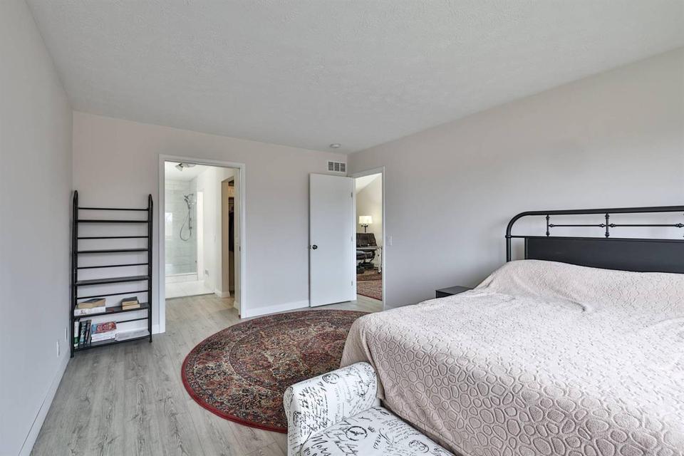  40 Rolling Hills Dr, Wyoming, OH 45215 photo 16