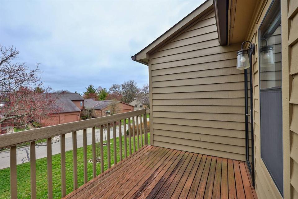  40 Rolling Hills Dr, Wyoming, OH 45215 photo 23