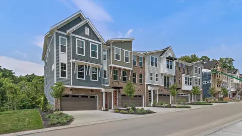 121 Blossom View Dr #504, Loveland, OH 45140