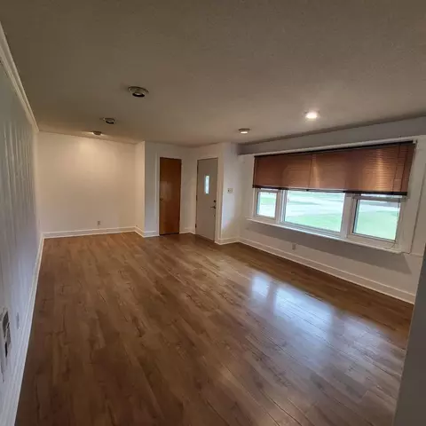 875 Hawthorne Dr, Cincinnati, OH 45245 photo 3