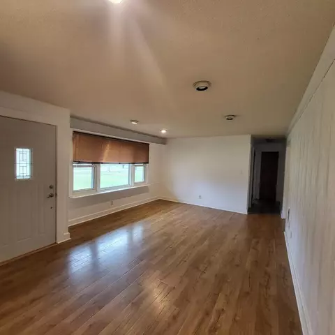 875 Hawthorne Dr, Cincinnati, OH 45245 photo 4