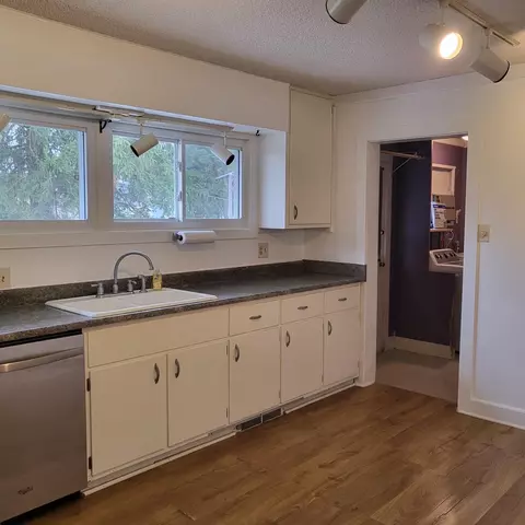 875 Hawthorne Dr, Cincinnati, OH 45245 photo 6