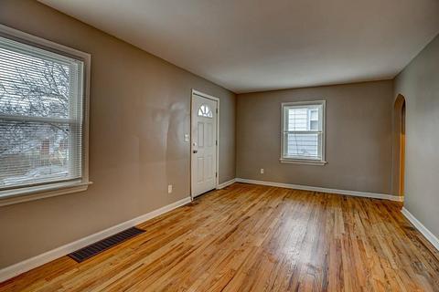 1902 Ashbrook Dr, Cincinnati, OH 45238 photo 2