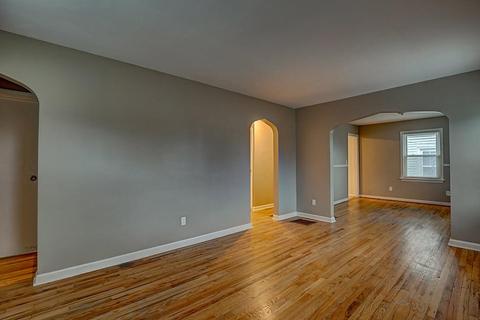 1902 Ashbrook Dr, Cincinnati, OH 45238 photo 4