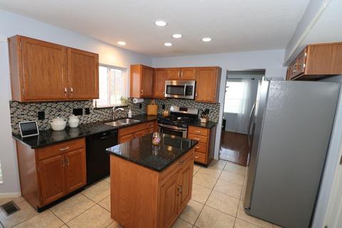 4143 Drummore Ln, Cincinnati, OH 45245 photo 2
