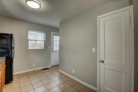 1906 Ashbrook Dr, Cincinnati, OH 45238 photo 7