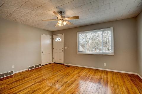 1906 Ashbrook Dr, Cincinnati, OH 45238 photo 2