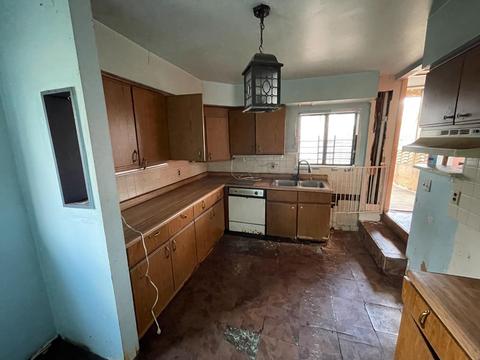 8452 Anthony Wayne Ave, Cincinnati, OH 45216 photo 3