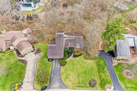 12 Trailbridge Dr, Blue Ash, OH 45241 photo 2