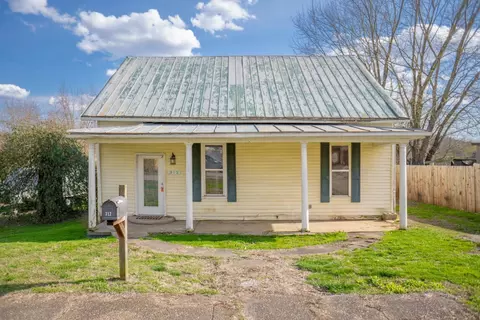 312 7th St, Manchester, OH 45144