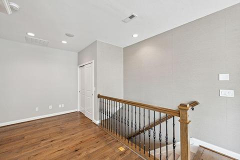 209 Rochelle St, Cincinnati, OH 45219 photo 4