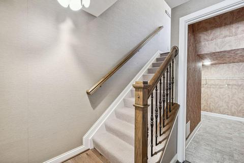 209 Rochelle St, Cincinnati, OH 45219 photo 3